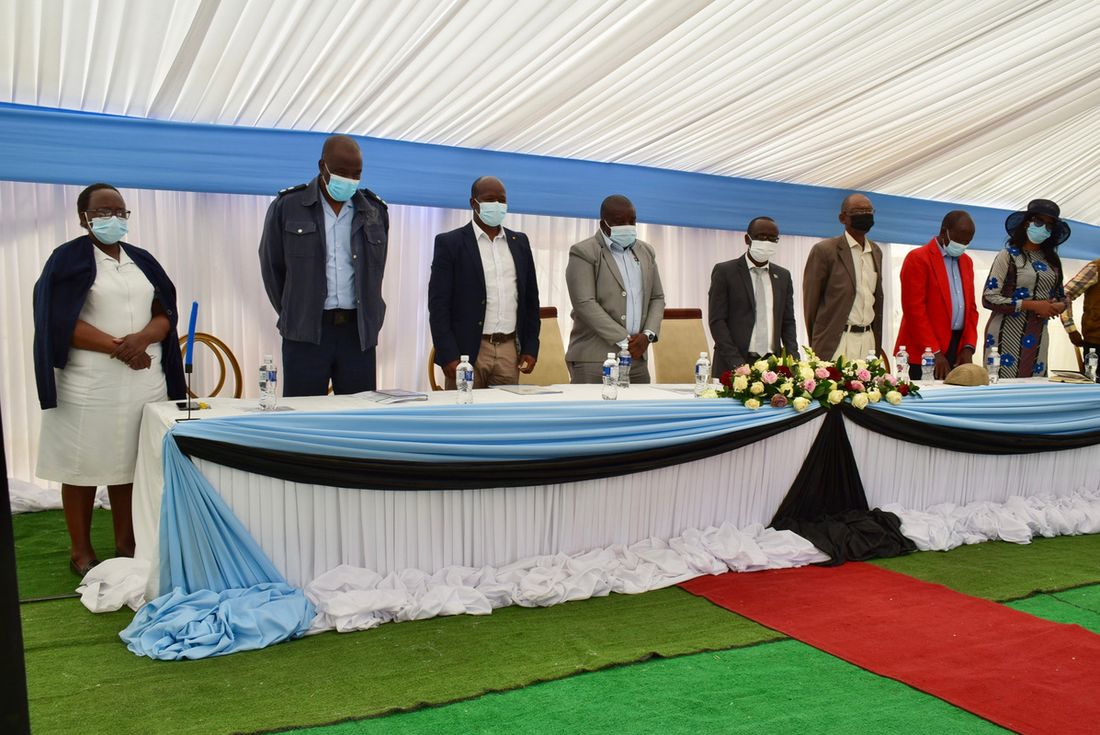 Officials at the Gabane DHMT handover