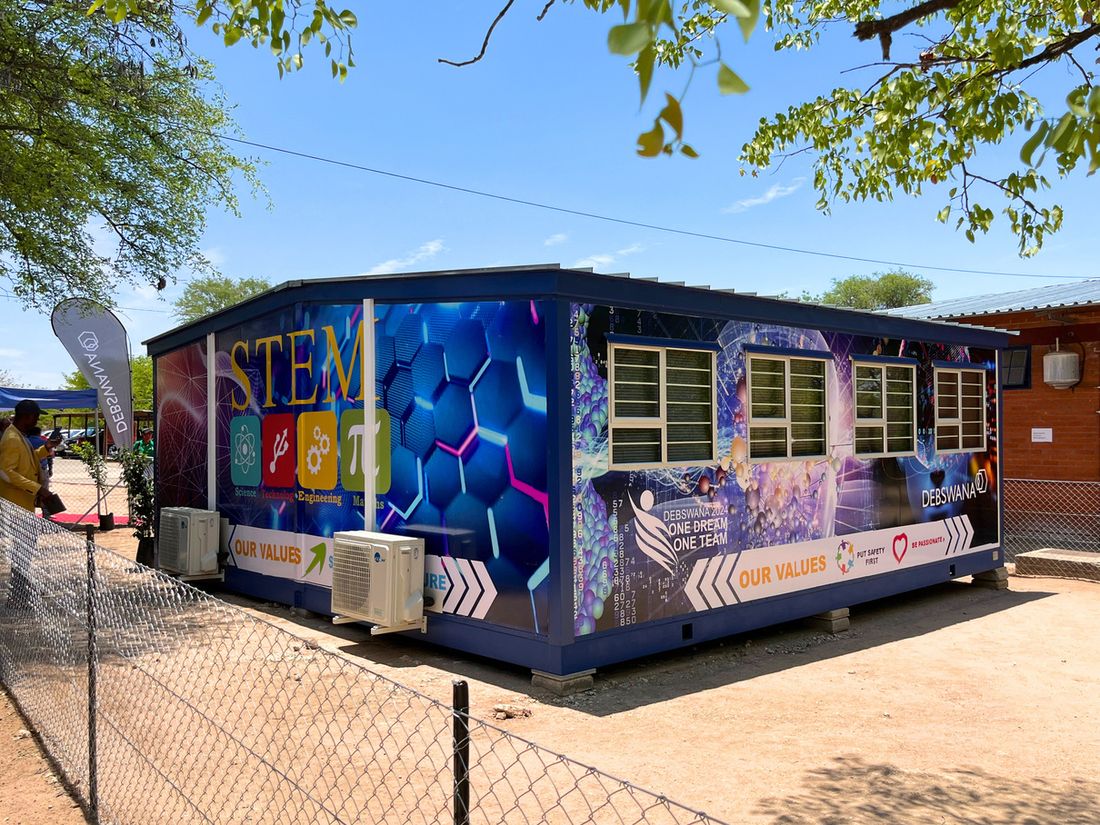 Makgadikgadi JSS Smart STEM Hub mobile unit